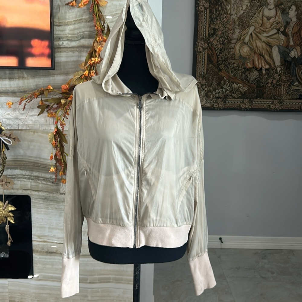 DNA Thin Hooded Full Zip Jacketet. Size Smalll